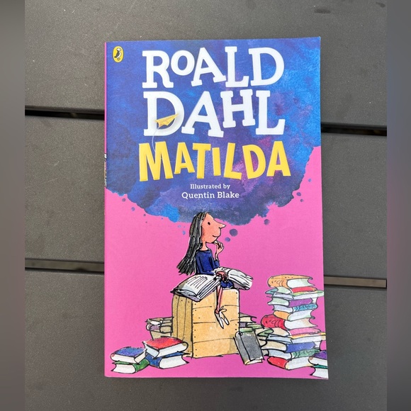 TWO CLASSIC ROALD DAHL SOFTCOVER NOVELS - Picture 5 of 11